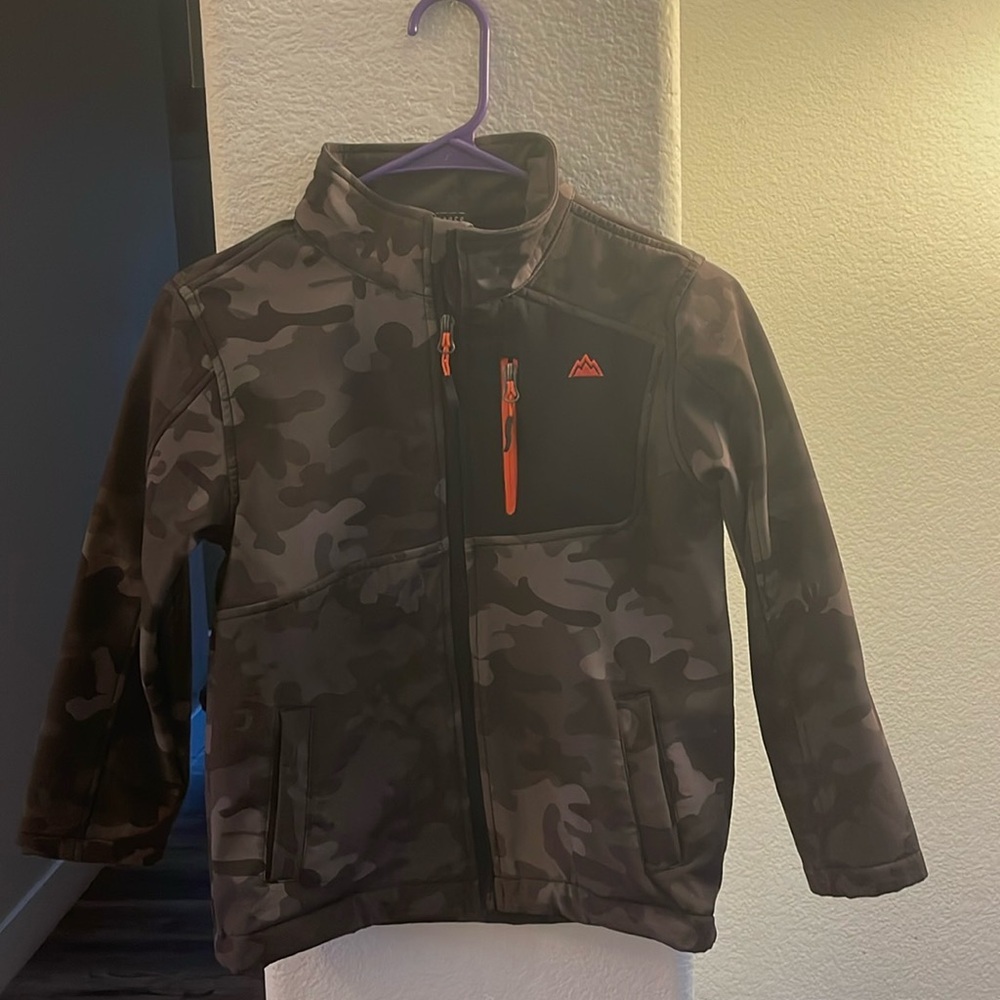 Zip up camo jacket